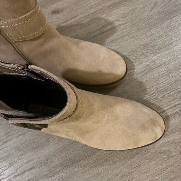 Blondo Waterproof Boots with Buckle Detail size 7 - Picture 4 of 7